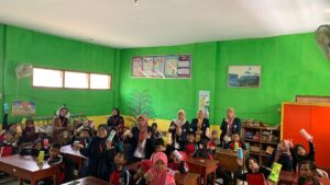 Mahasiswa KKN IAD dan Siswa/i SDN Jangur