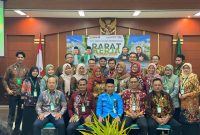 Foto bersama: Pegawai Pengadilan Agama Probolinggo usai Rapat Program Kerja Tahun 2025