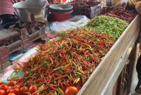 Terpantau Cabai dan Tomat mengalami penurunan harga di Pasar Baru Kota Probolinggo