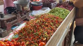 Terpantau Cabai dan Tomat mengalami penurunan harga di Pasar Baru Kota Probolinggo