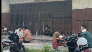 Muda-mudi saat ngopi. (Foto: Alan/suarabayuangga.com)