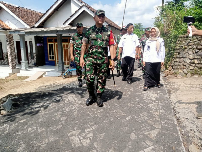 Danrem Tinjau Progres Pembangunan TMMD
