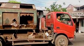 Truk Sampah DLH Bocor Parah Viral, Walikota LIRA Soroti Buruknya Pelayanan dan Jargon 