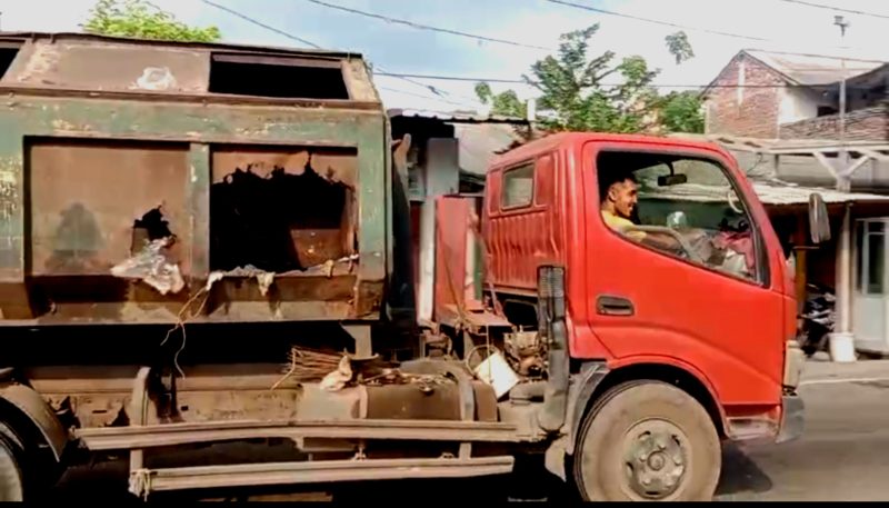 Truk Sampah DLH Bocor Parah Viral, Walikota LIRA Soroti Buruknya Pelayanan dan Jargon 