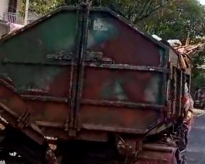 Truk Sampah DLH Bocor Parah Viral, Walikota LIRA Soroti Buruknya Pelayanan dan Jargon "Probolinggo Bersolek" yang Kontradiktif