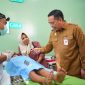 Wali Kota Aminuddin melihat proses khitanan massal dalam rangka perkuat pelayanan kesehatan dan kepedulian sosial 