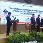 proses penyerahan  Penghargaan Satyalancana Karya Satya