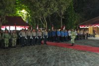 Pelaksanaan apel kehormatan dan renungan suci di  TMP Kraksaan Berlangung Khidmat