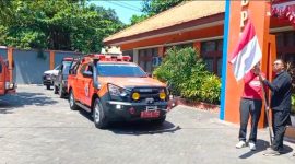 Rombongan kendaraan BPBD Kabupaten Probolinggo berisikan bantuan untuk korban gemba bumi NTT