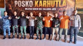 Danrem 083/Bdj Kolonel Inf Wahyu Ramadhanus Suryawan bersama sejumlah pihak dalam rapat kordinasi evaluasi dan penutupan Posko Karhutla TNBTS  