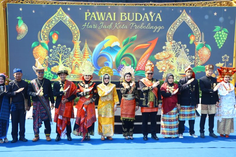 Pawai Budaya Hari Jadi Ke 667 Kota Probolinggo Perkuat Identitas Dan Kebanggaan Budaya Daerah