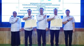 Pemerintah Kota ( Pemkot ) Probolinggo melaksanakan penandatanganan naskah hibah tanah kepada Kantor Pertanahan Kota Probolinggo 