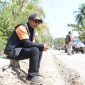 Bupati Probolinggo Mohammad Haris turun langsung memantau sejumlah proyek pembangunan infrastruktur di wilayah Kecamatan Tiris