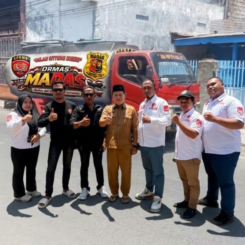 MADAS (Madura Asli Daerah Anak Serumpun) Hadir untuk Warga, Salurkan Air Bersih di Panggungrejo Kota Pasuruan