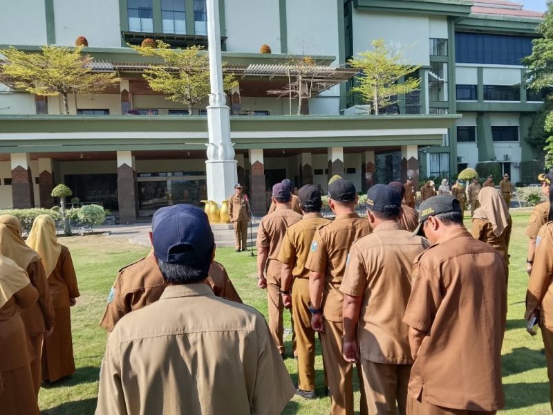 Kepala Dinas Komunikasi, Informatika, Statistik dan Persandian (Diskominfo) Kabupaten Probolinggo Hudan Syarifuddin Syarifuddin mengingatkan jajaran OPD mulai menyiapkan data evaluasi kinerja sebagai bahan melihat perkembangan target pembangunan yang telah ditetapkan