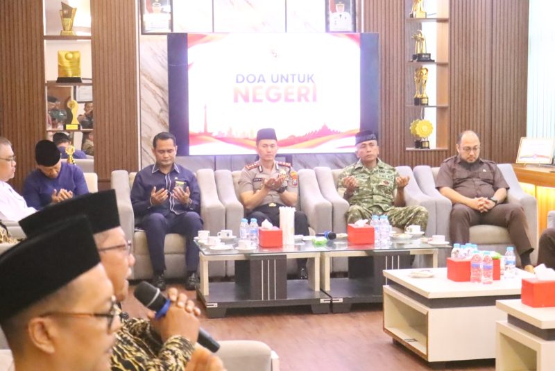Pelaksanaan doa kebangsaan untuk negeri.