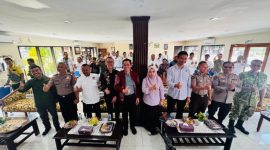 Kepala Diskominfo Kota Probolinggo, Lucia Aries Yulianti hadir secara langsung sebagai bentuk apresiasi  kepada PWI Probolinggo Raya yang konsisten mendorong peningkatan kapasitas wartawan melalui UKW.